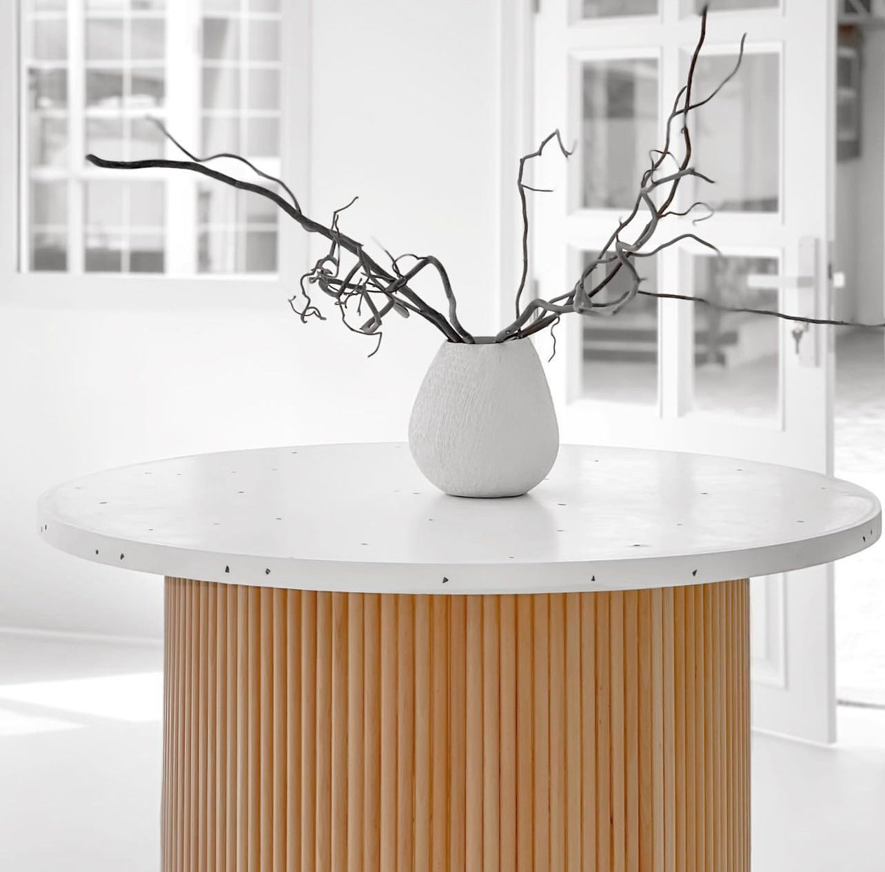 Fluted Round Console – sement.ae